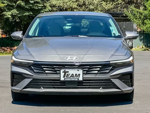 Used 2025 Hyundai Elantra Limited FWD image 10