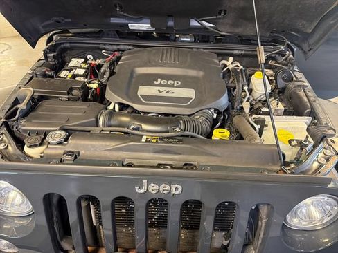 Used 2018 Jeep Wrangler Unlimited Rubicon w/ Cold Weather Group AWD/4WD image 22