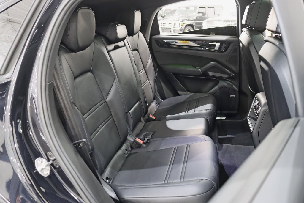 Used 2022 Porsche Cayenne S AWD/4WD image 32