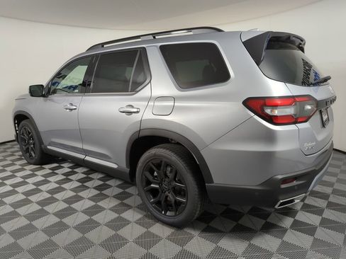 New 2025 Honda Pilot Touring image 3