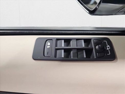 New 2025 Land Rover Discovery Sport S image 25