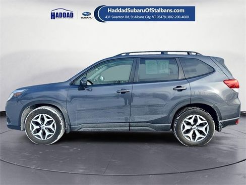 Used 2023 Subaru Forester Premium image 2