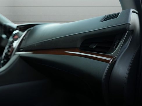 Used 2020 Cadillac Escalade ESV 4WD image 38