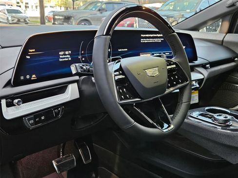 New 2026 Cadillac Optiq Luxury 1 image 15