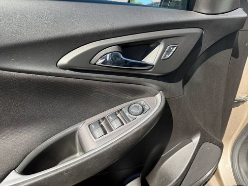 Used 2025 Chevrolet Malibu LT FWD image 11