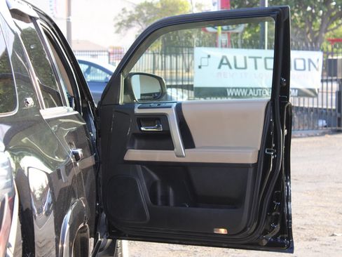 Used 2018 Toyota 4Runner SR5 Premium RWD image 8