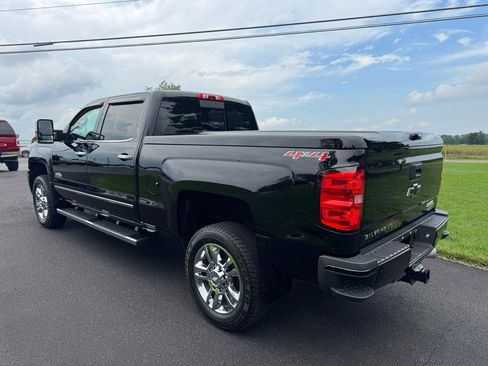 Used 2015 Chevrolet Silverado 2500 High Country w/ Duramax Plus Package AWD/4WD image 4