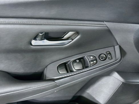 Used 2025 Nissan Sentra SV FWD image 15