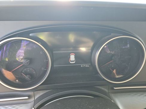 Used 2022 Kia Carnival LX FWD image 2