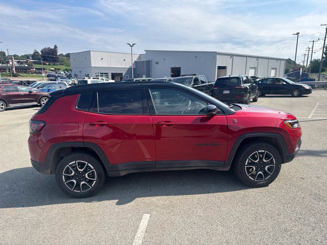 Certified 2025 Jeep Compass Trailhawk w/ Trailhawk Elite Group AWD/4WD image 8