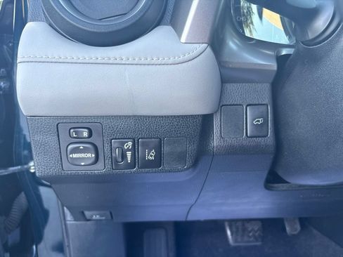 Used 2018 Toyota RAV4 Limited AWD/4WD image 15