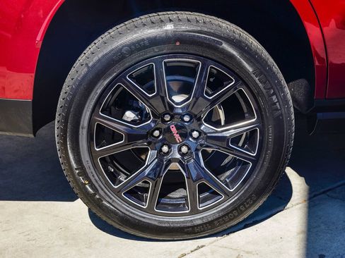 Used 2024 GMC Yukon Denali AWD/4WD image 9