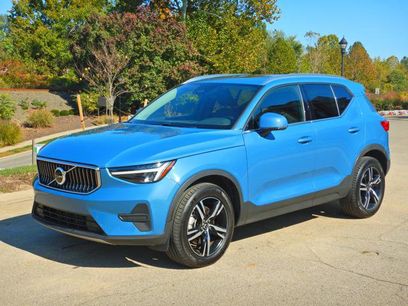 Used 2025 Volvo XC40 B5 Core