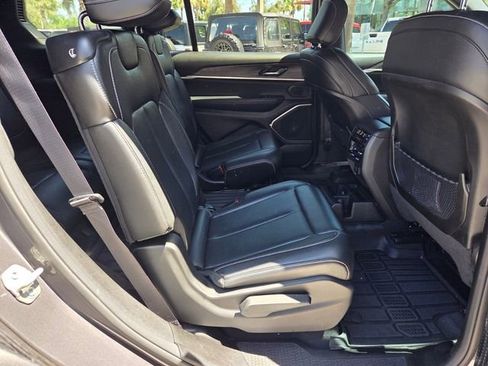 Certified 2024 Jeep Grand Cherokee L Limited w/ Black Appearance Package AWD/4WD image 16