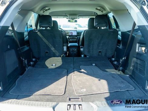 Used 2023 Ford Explorer Limited AWD/4WD image 10