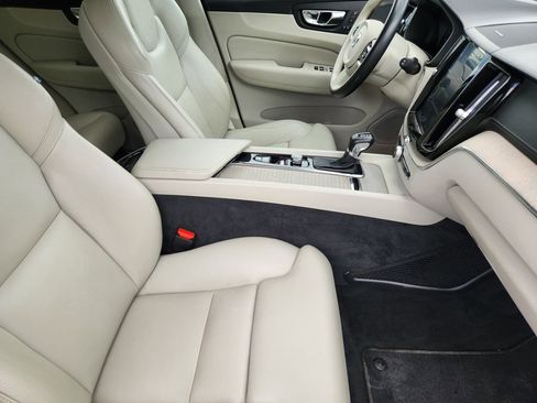 Used 2019 Volvo XC60 T5 Inscription FWD image 13