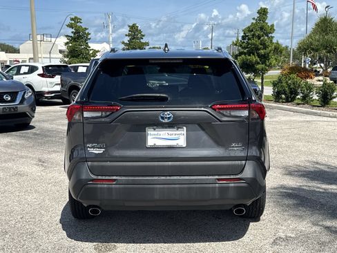 Used 2019 Toyota RAV4 XLE AWD/4WD image 6