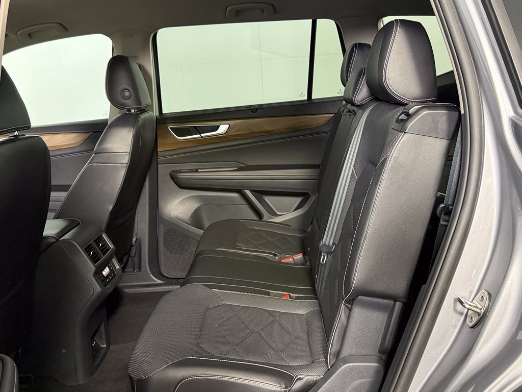 Used 2024 Volkswagen Atlas SE AWD/4WD image 19