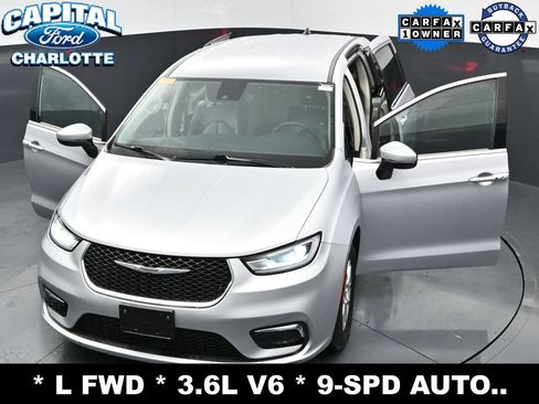 Used 2023 Chrysler Pacifica Touring-L FWD image 36