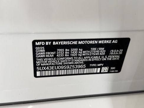 Certified 2025 BMW X5 xDrive50e w/ M Sport Package AWD/4WD image 38
