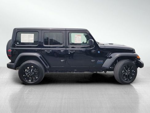 Used 2025 Jeep Wrangler Unlimited Sahara w/ Safety Group AWD/4WD image 3