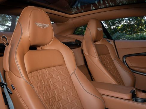 Used 2025 Aston Martin Vanquish RWD image 17