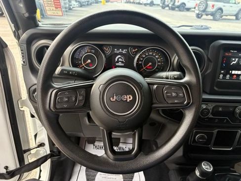 Used 2022 Jeep Wrangler Sport AWD/4WD image 15