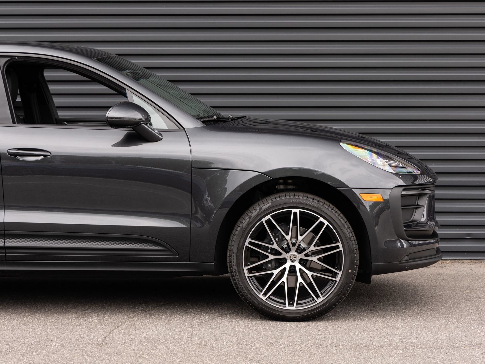 Certified 2026 Porsche Macan AWD/4WD image 9