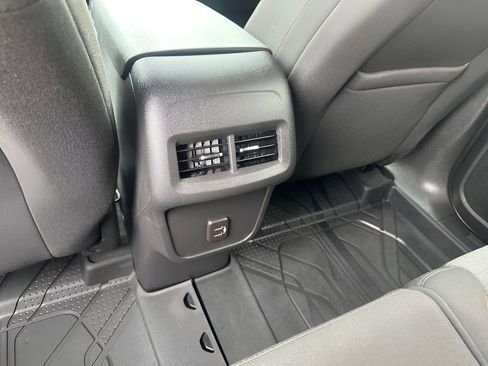 Used 2023 Chevrolet Equinox LT image 21