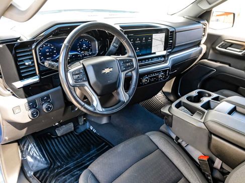 Used 2022 Chevrolet Silverado 1500 LT image 3