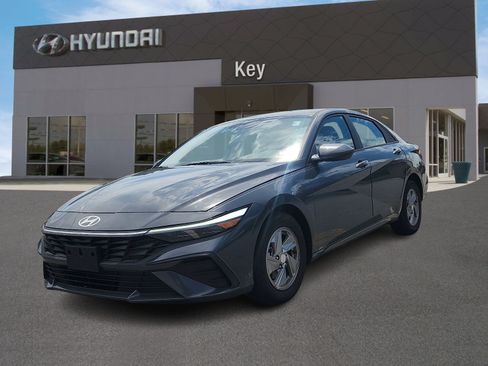 Certified 2025 Hyundai Elantra SE FWD image 7