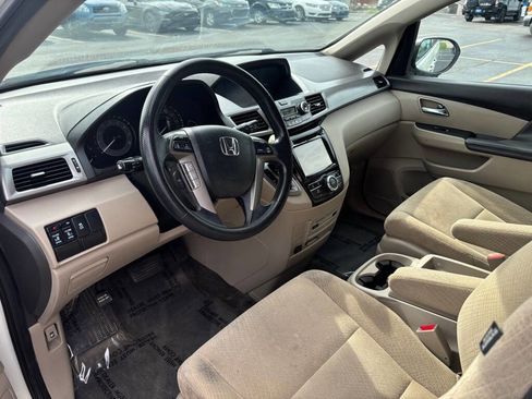 Used 2016 Honda Odyssey SE image 8