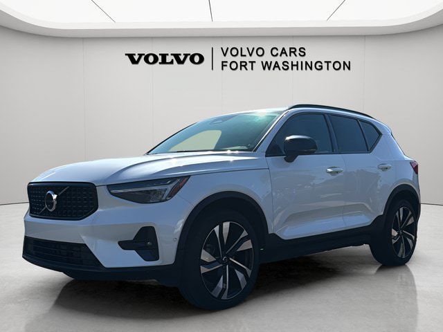 Certified 2023 Volvo XC40 B5 Plus w/ Driver Assist Package AWD/4WD image 1