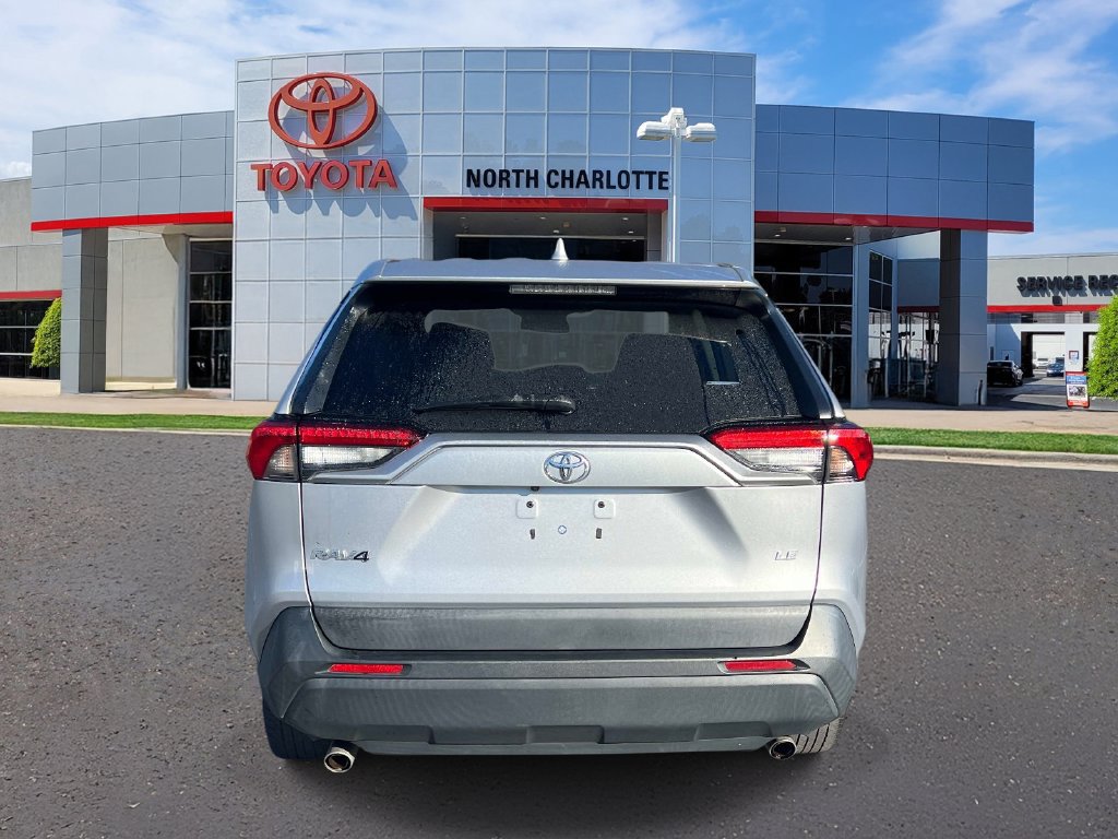 Used 2022 Toyota RAV4 LE FWD image 7