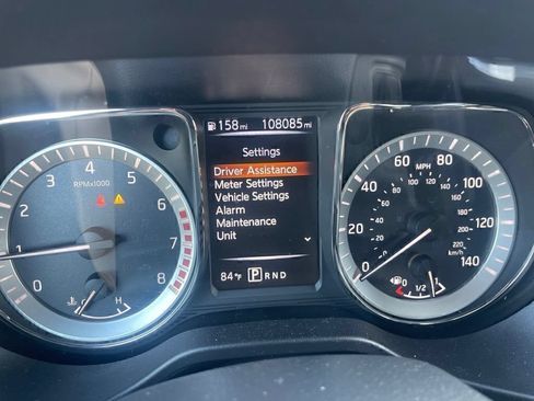Used 2018 Nissan Titan SV w/ SV Convenience Package RWD image 6