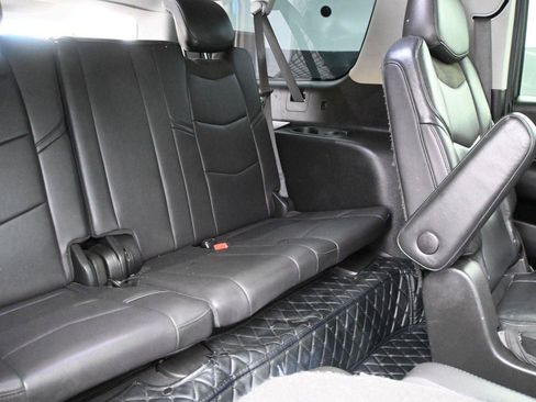 Used 2019 Cadillac Escalade ESV Luxury AWD/4WD image 19