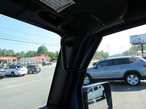 Used 2016 Jeep Wrangler Unlimited Sahara w/ Connectivity Group AWD/4WD image 33