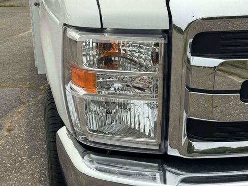New 2027 Ford E-350 and Econoline 350 Super Duty w/ Power Equipment Group RWD image 8