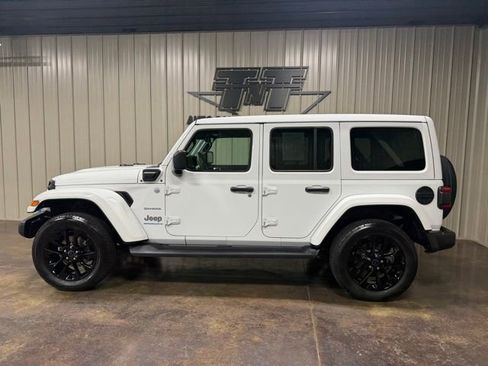 Used 2024 Jeep Wrangler Unlimited Sahara w/ Technology Group AWD/4WD image 2