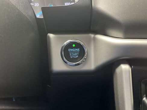 Used 2023 Ford Expedition XLT image 24