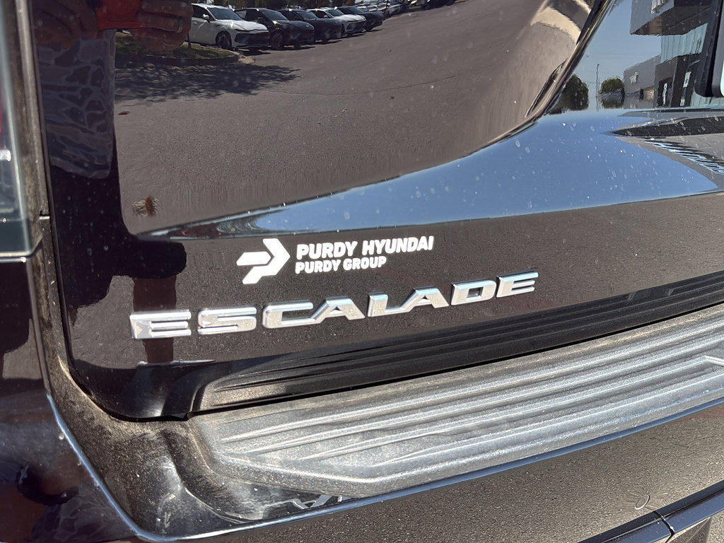 Used 2023 Cadillac Escalade Premium Luxury AWD/4WD image 35