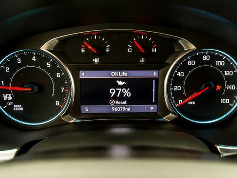 Used 2022 Chevrolet Traverse LT FWD image 16