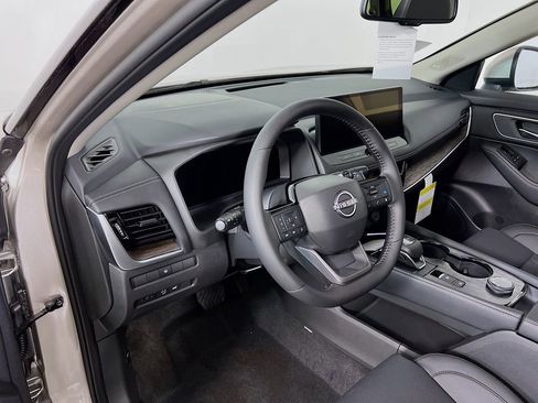 New 2026 Nissan Rogue Platinum image 8