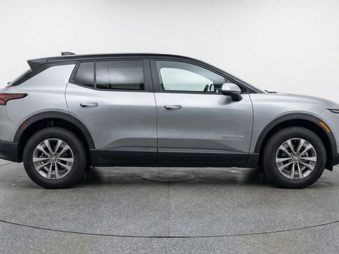 Used 2025 Chevrolet Equinox LT image 11