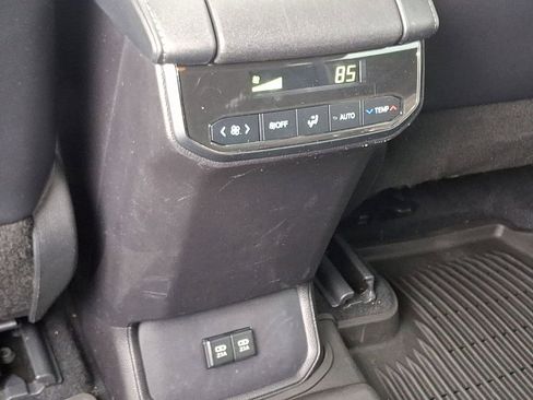 Used 2020 Toyota Highlander XLE image 11