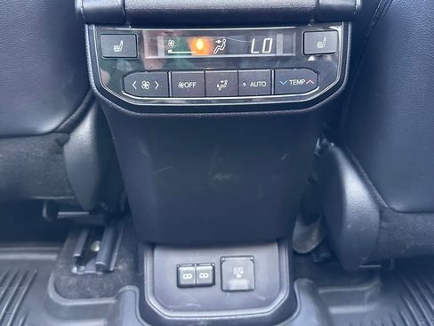 Used 2024 Toyota Highlander Platinum AWD/4WD image 40