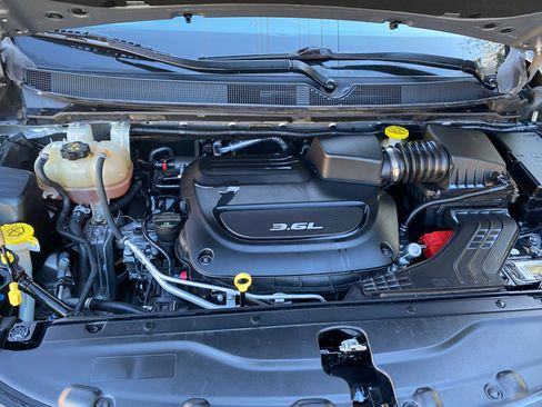 Used 2017 Chrysler Pacifica Touring-L image 11