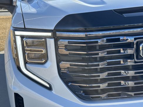 Used 2025 GMC Sierra 1500 Denali Ultimate image 8