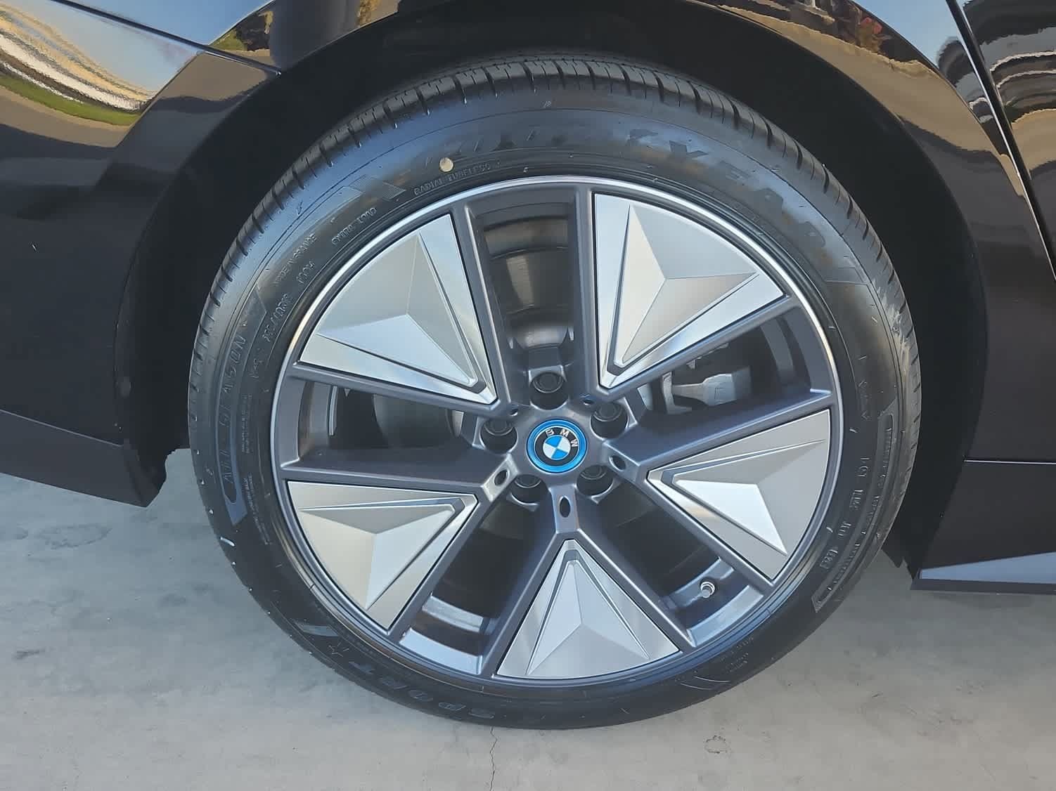 Used 2023 BMW i4 eDrive40 w/ Premium Package RWD image 9