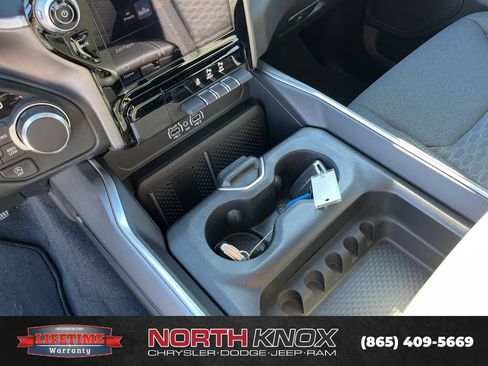 New 2026 RAM 1500 Big Horn AWD/4WD image 11